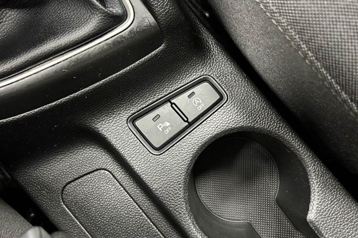 Grå Hyundai i20 fra 2020