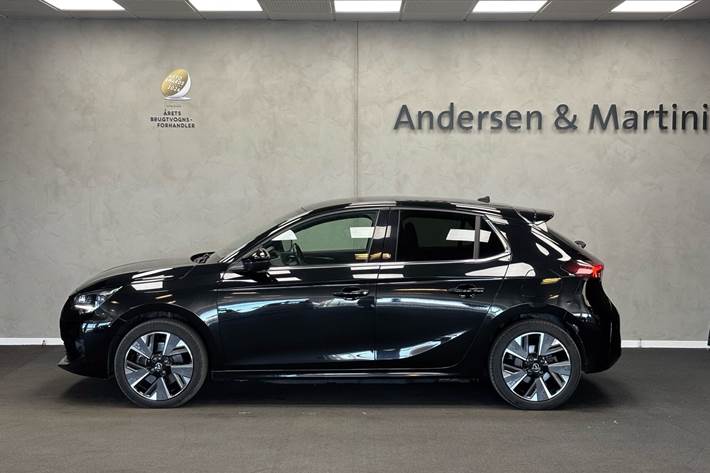 Sort Opel Corsa-e fra 2021
