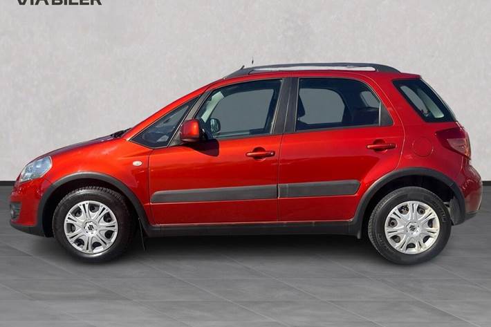 Orange Suzuki SX4 fra 2010