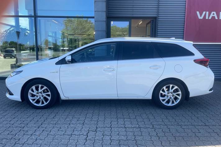 Hvid Toyota Auris fra 2017