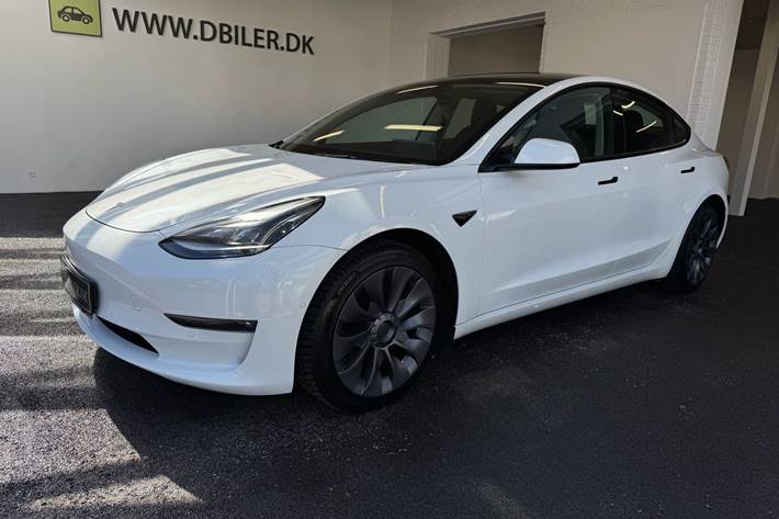 Hvid Tesla Model 3 fra 2022