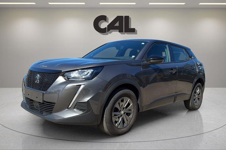 Grå Peugeot 2008 fra 2023 set udefra