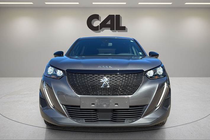Grå Peugeot 2008 fra 2023
