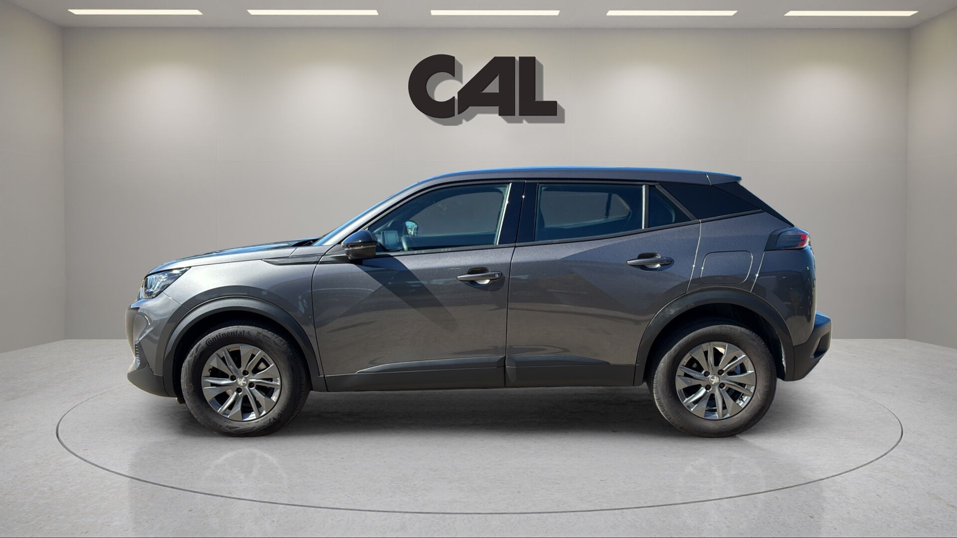 Grå Peugeot 2008 fra 2023