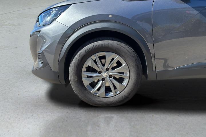 Grå Peugeot 2008 fra 2023