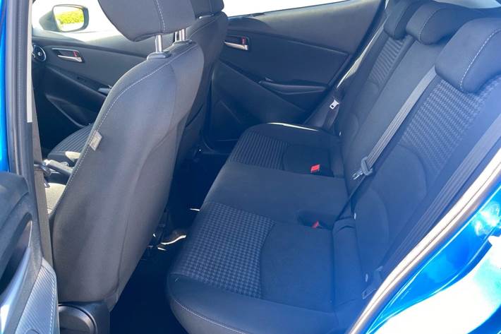 Blå Mazda 2 fra 2019