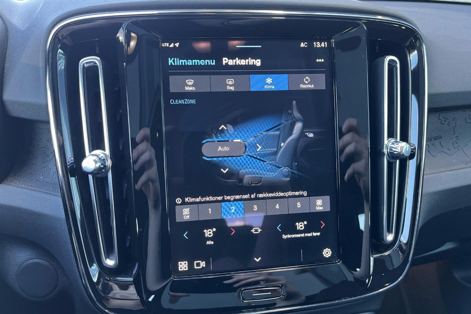 Grå Volvo C40 fra 2024