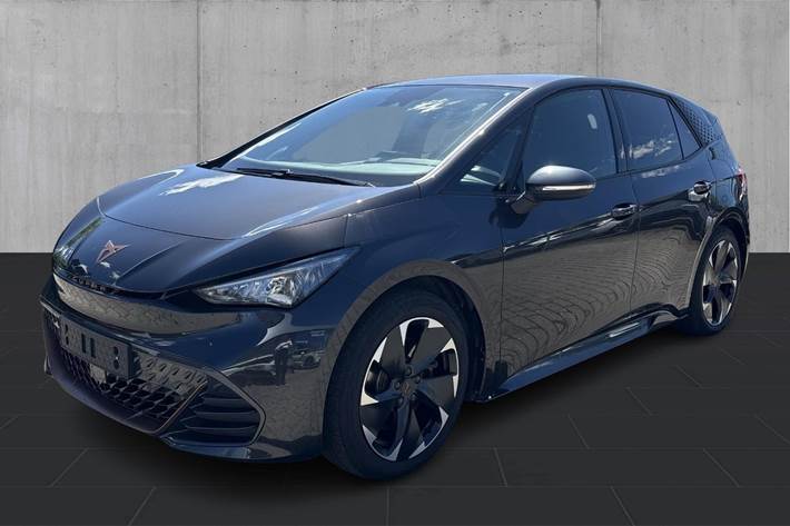 Grå Cupra Born fra 2023 set udefra