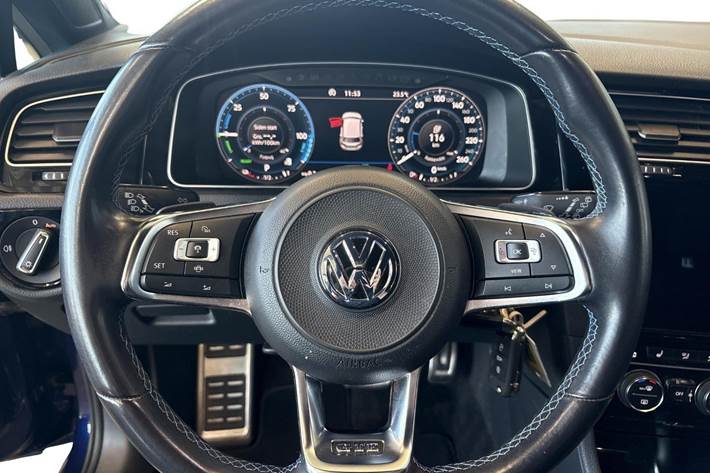 Blå VW Golf VII fra 2020