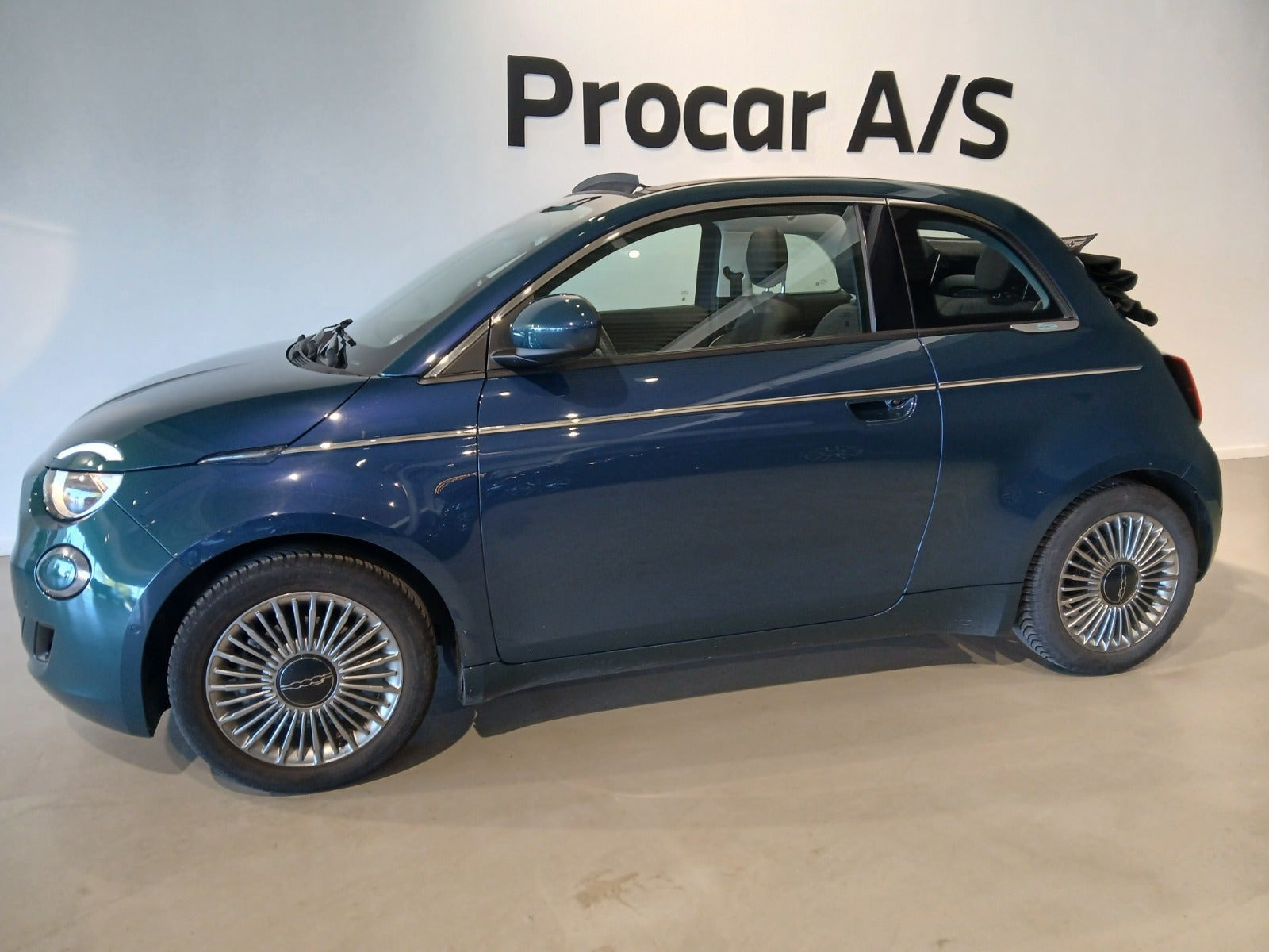 Grøn Fiat 500e fra 2023