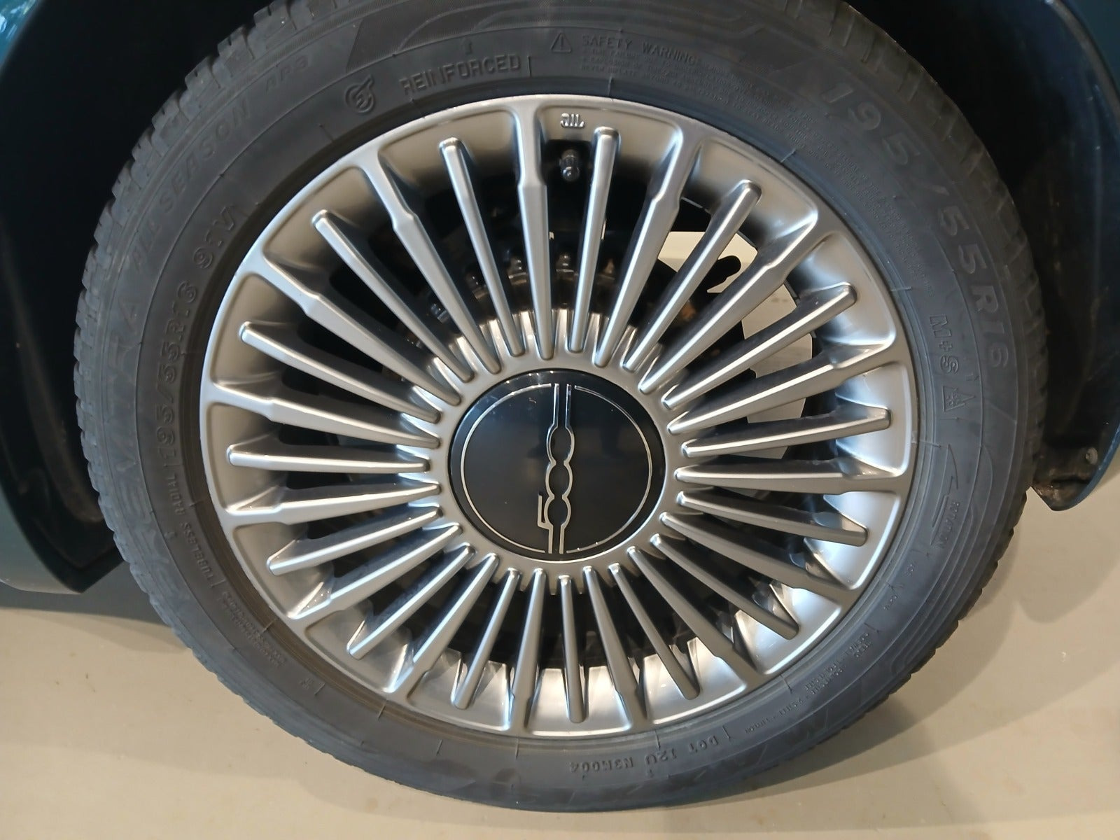 Grøn Fiat 500e fra 2023