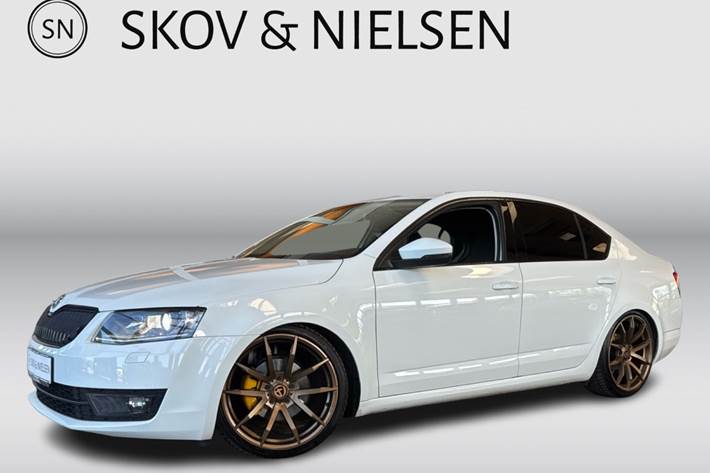 Hvid Skoda Octavia fra 2017