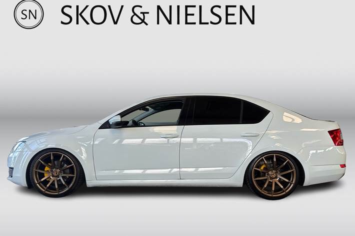 Hvid Skoda Octavia fra 2017