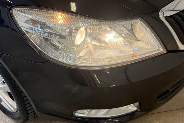 Sort Skoda Octavia fra 2011