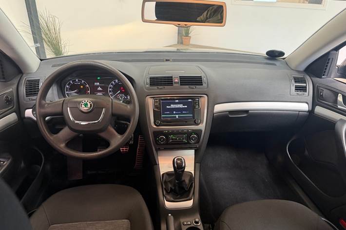 Sort Skoda Octavia fra 2011