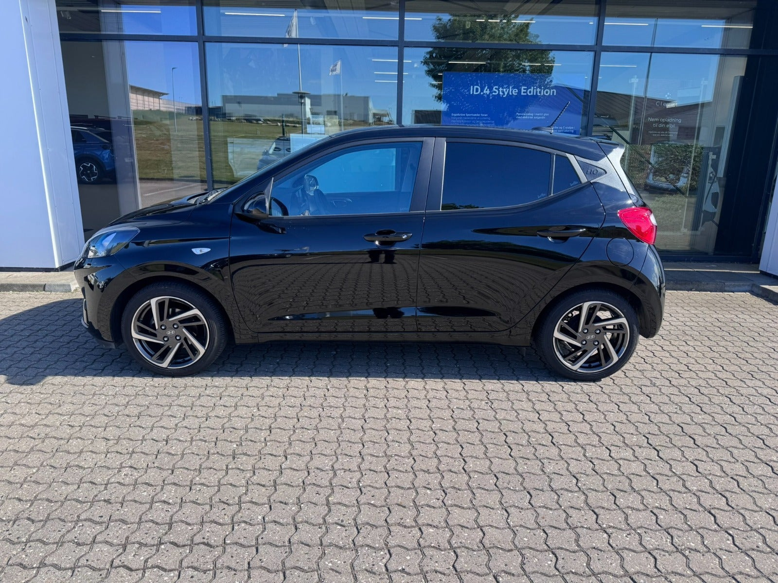 Sort Hyundai i10 fra 2024