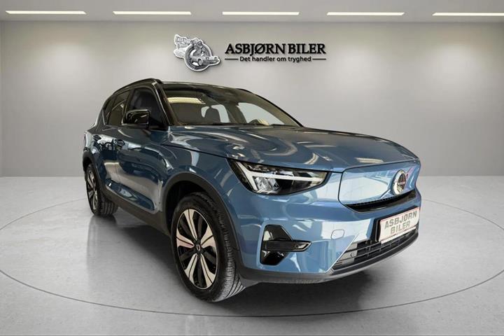 Blå Volvo XC40 fra 2023