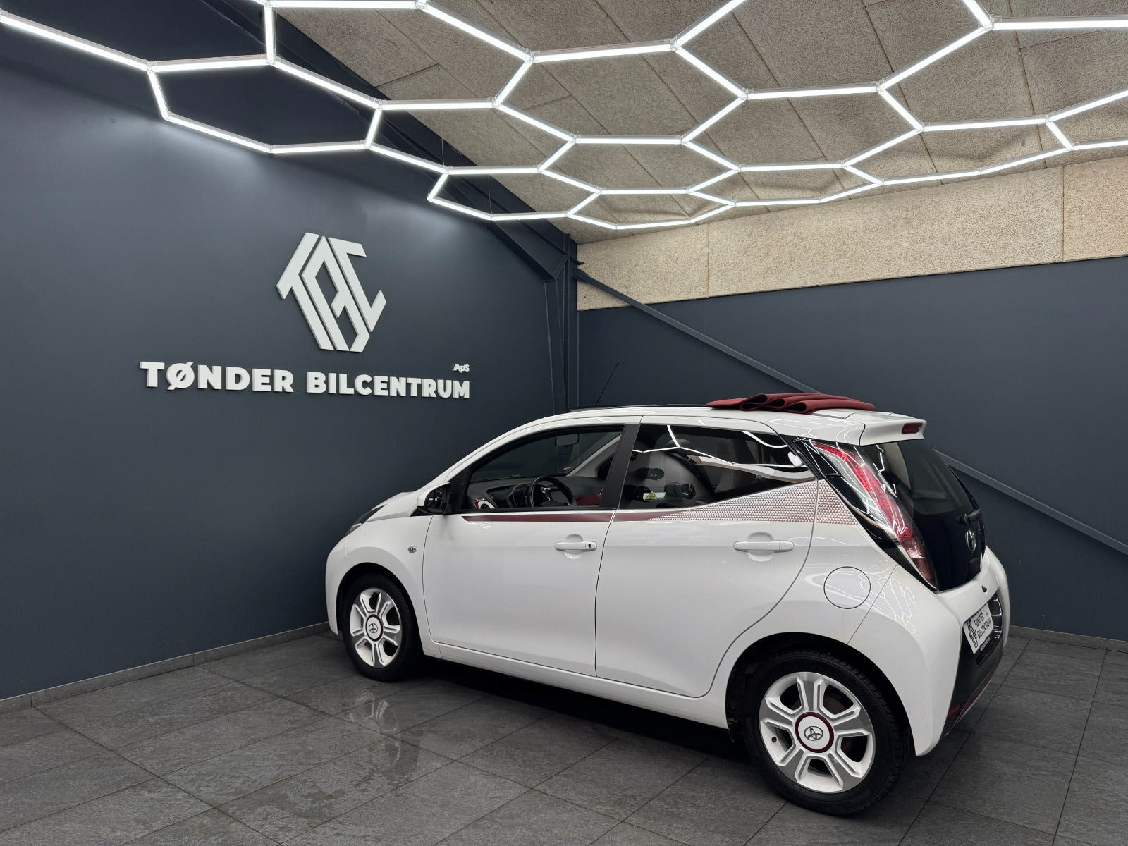Hvid Toyota Aygo fra 2017