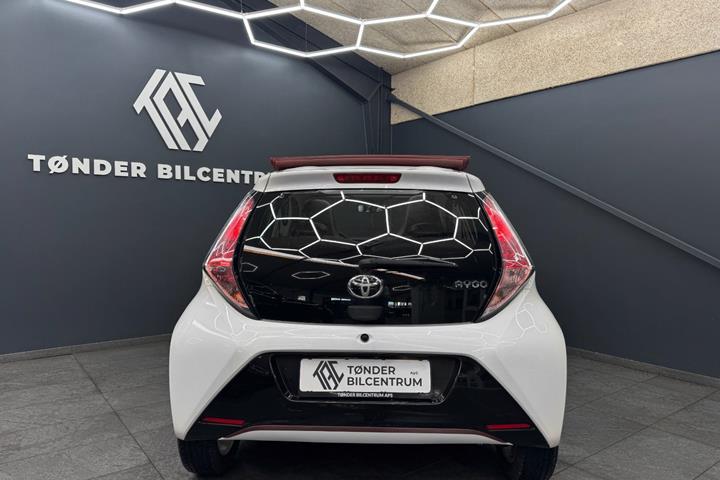 Hvid Toyota Aygo fra 2017