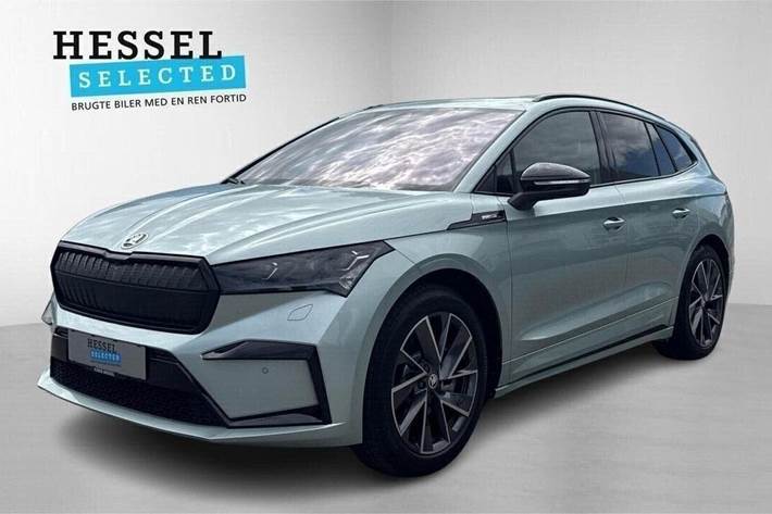 Sølv Skoda Enyaq fra 2025 set udefra