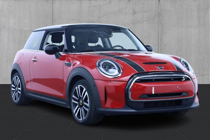 Rød Mini Cooper SE fra 2022