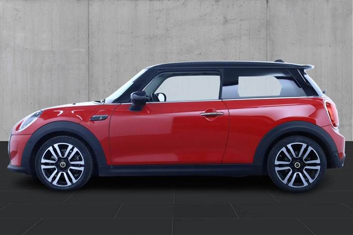 Rød Mini Cooper SE fra 2022