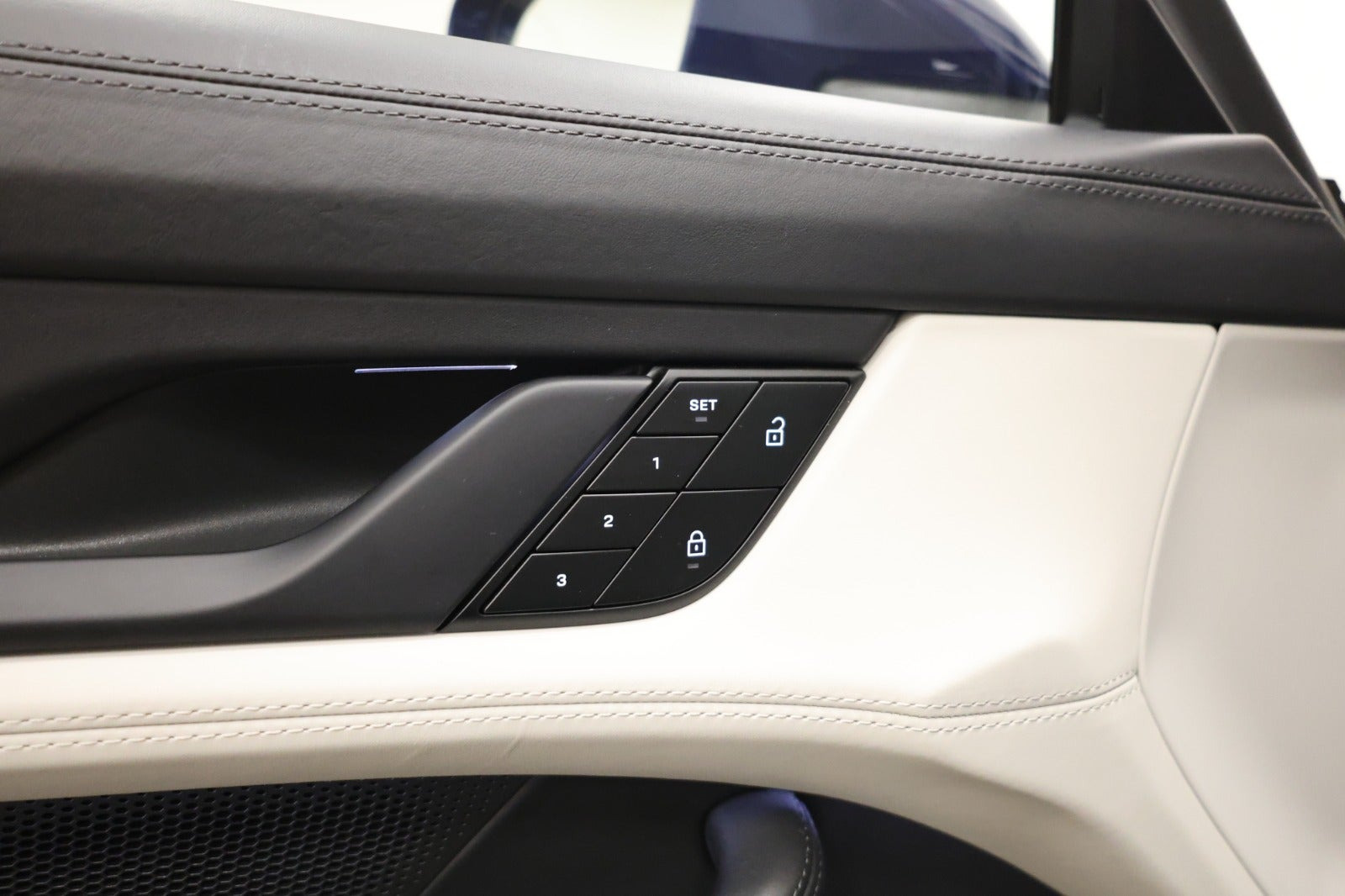 Blå Porsche Taycan 4S fra 2022