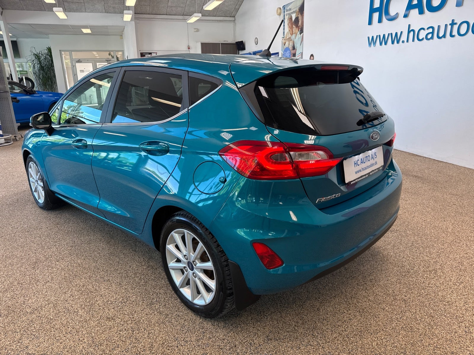 Turquoise Ford Fiesta fra 2018