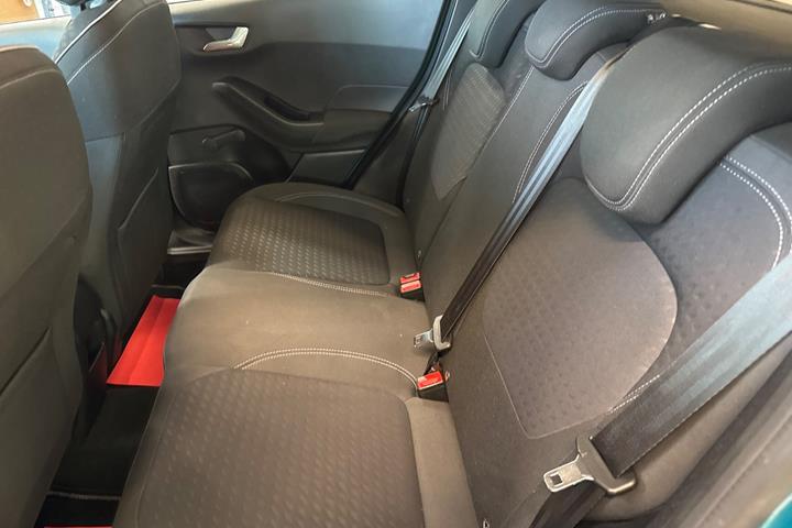 Turquoise Ford Fiesta fra 2018