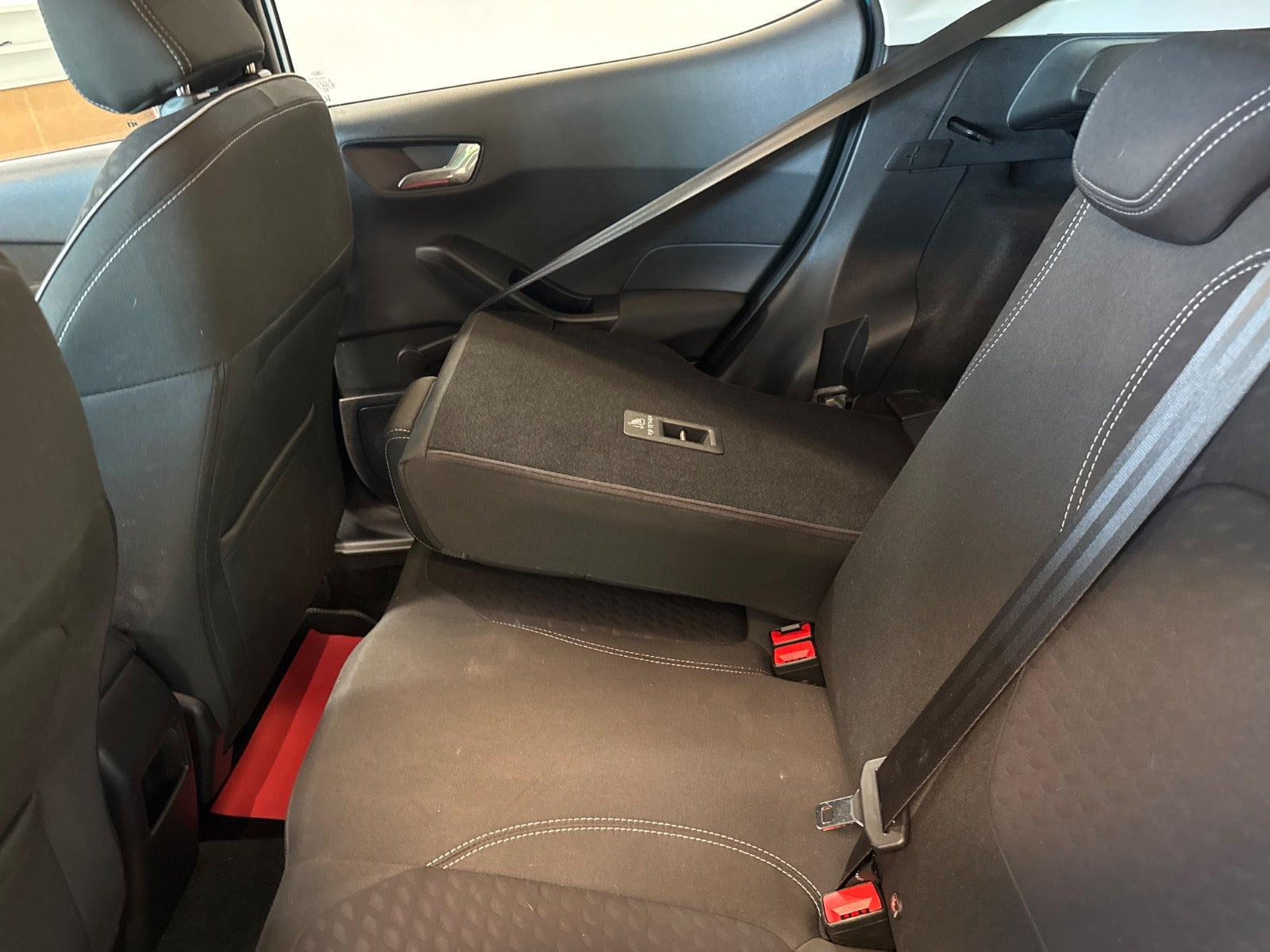 Turquoise Ford Fiesta fra 2018