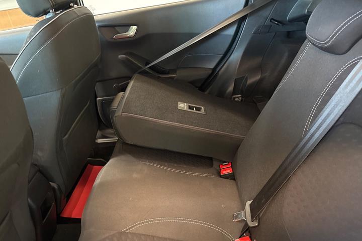 Turquoise Ford Fiesta fra 2018