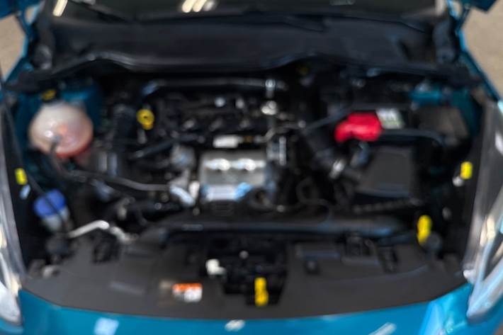 Turquoise Ford Fiesta fra 2018