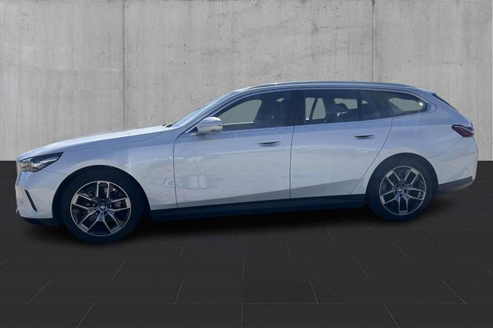 Hvid BMW i5 fra 2024