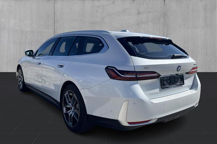 Hvid BMW i5 fra 2024