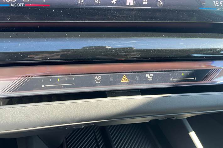 Hvid BMW i5 fra 2024