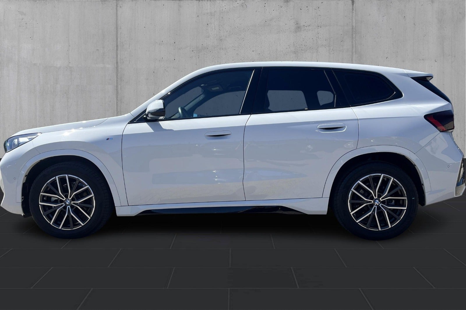 Hvid BMW iX1 fra 2023
