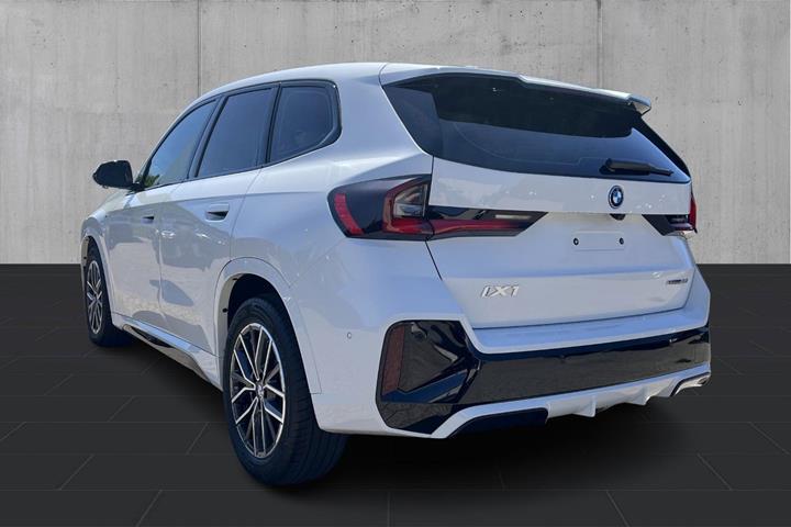 Hvid BMW iX1 fra 2023