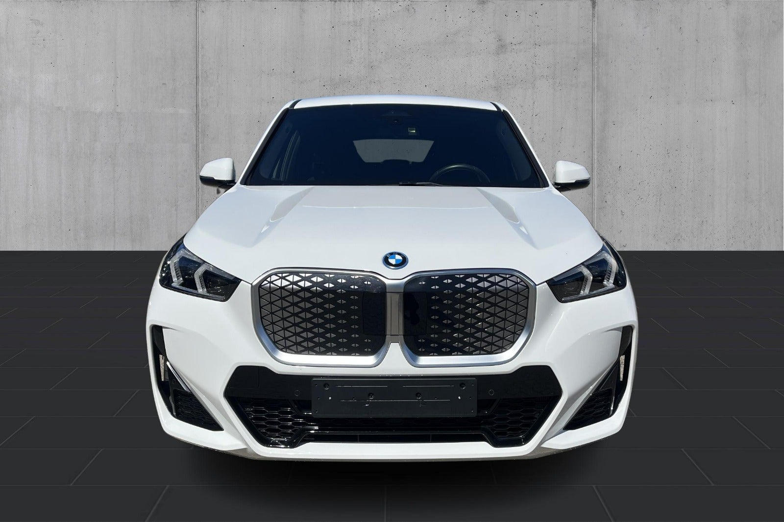Hvid BMW iX1 fra 2023