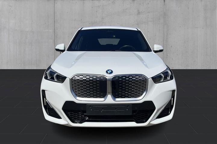 Hvid BMW iX1 fra 2023