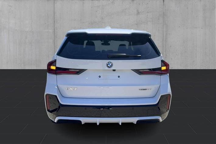 Hvid BMW iX1 fra 2023