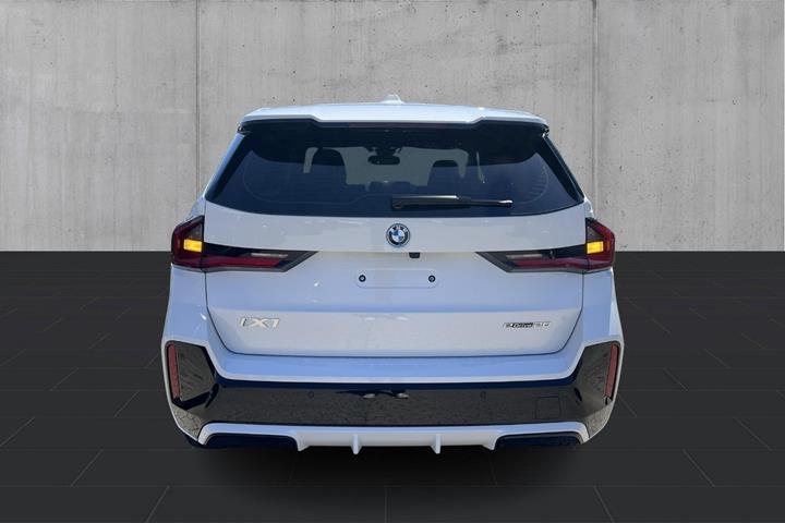 Hvid BMW iX1 fra 2023