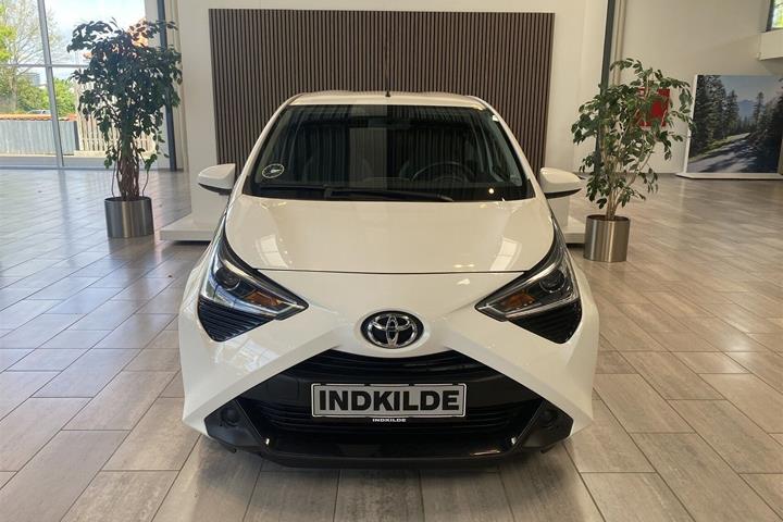 Hvid Toyota Aygo fra 2019