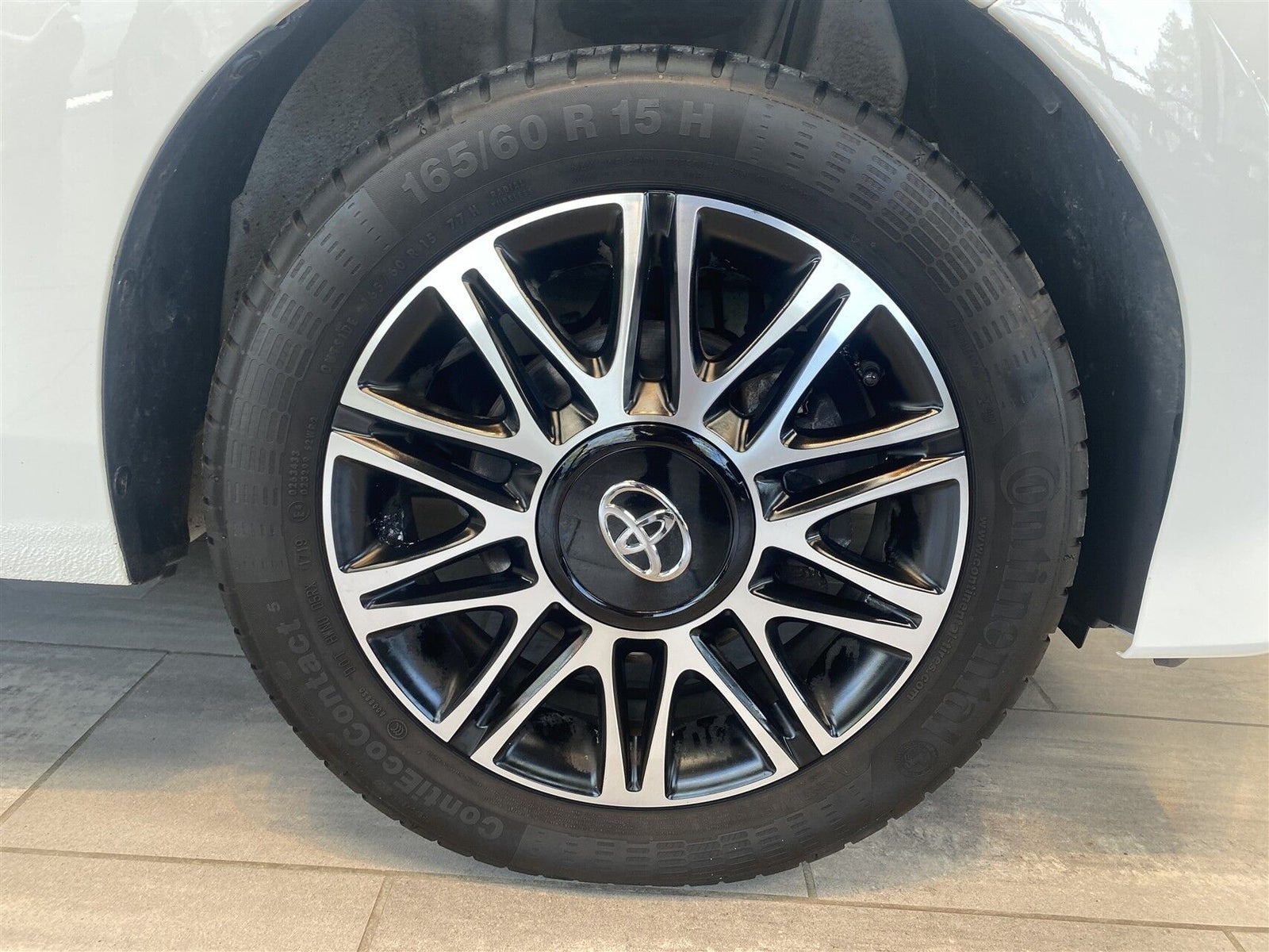 Hvid Toyota Aygo fra 2019