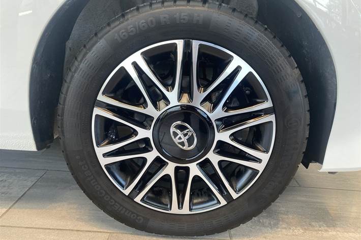 Hvid Toyota Aygo fra 2019