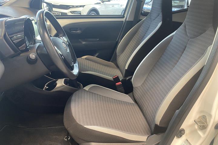 Hvid Toyota Aygo fra 2019