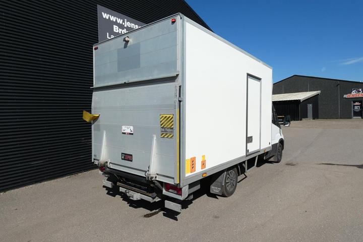 Hvid Iveco Daily fra 2022