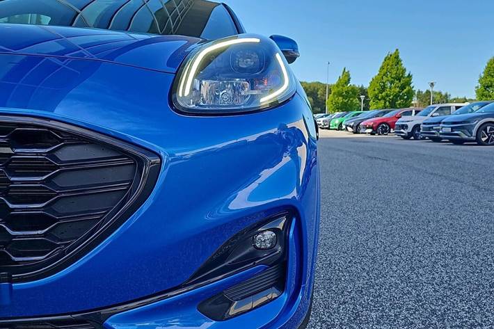 Blå Ford Puma fra 2021