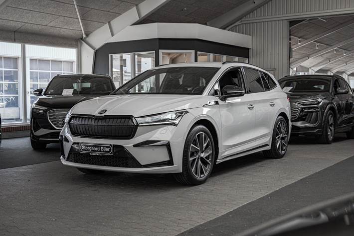 Hvid Skoda Enyaq fra 2023