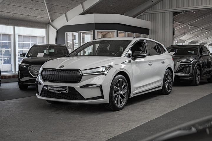 Hvid Skoda Enyaq fra 2023