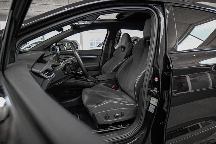 Sort Skoda Enyaq fra 2022